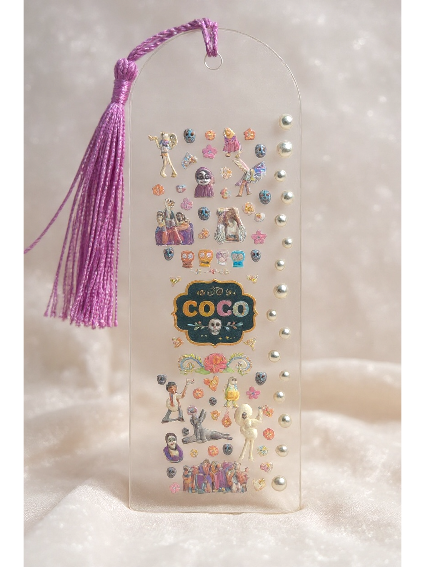 BOOKMARKS: FUN ELEGANCE